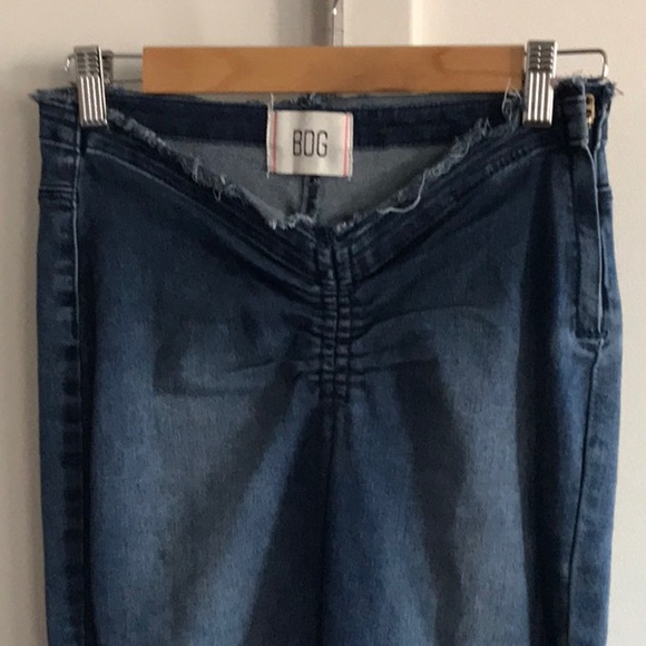 BDG V-cut Flare Jeans - Picture 5 of 5